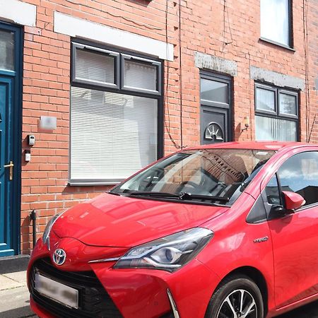 2-Bedroom, Free Parking, High Speed Wi-Fi, Swinton Manchester Dış mekan fotoğraf