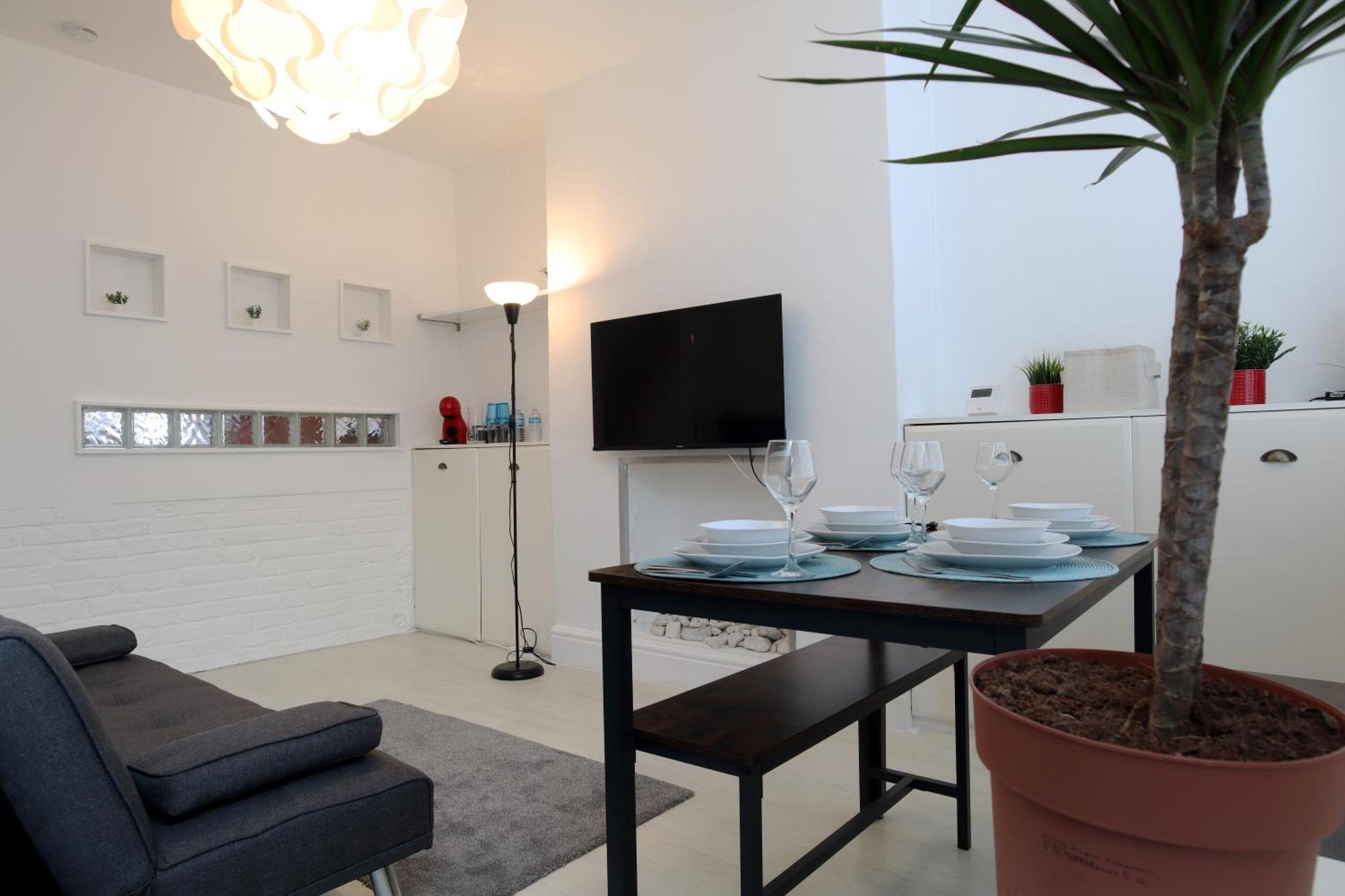 2-Bedroom, Free Parking, High Speed Wi-Fi, Swinton Manchester Dış mekan fotoğraf